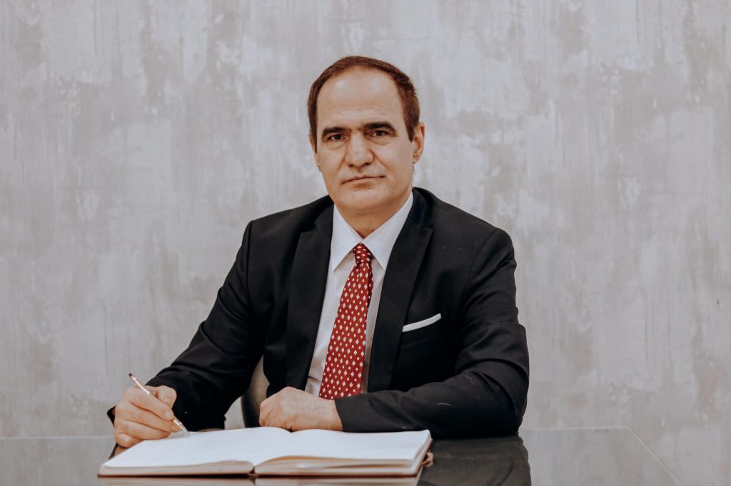 دکتر مهرداد اقدسی به عنوان بهترین دکتر واریس در تهران